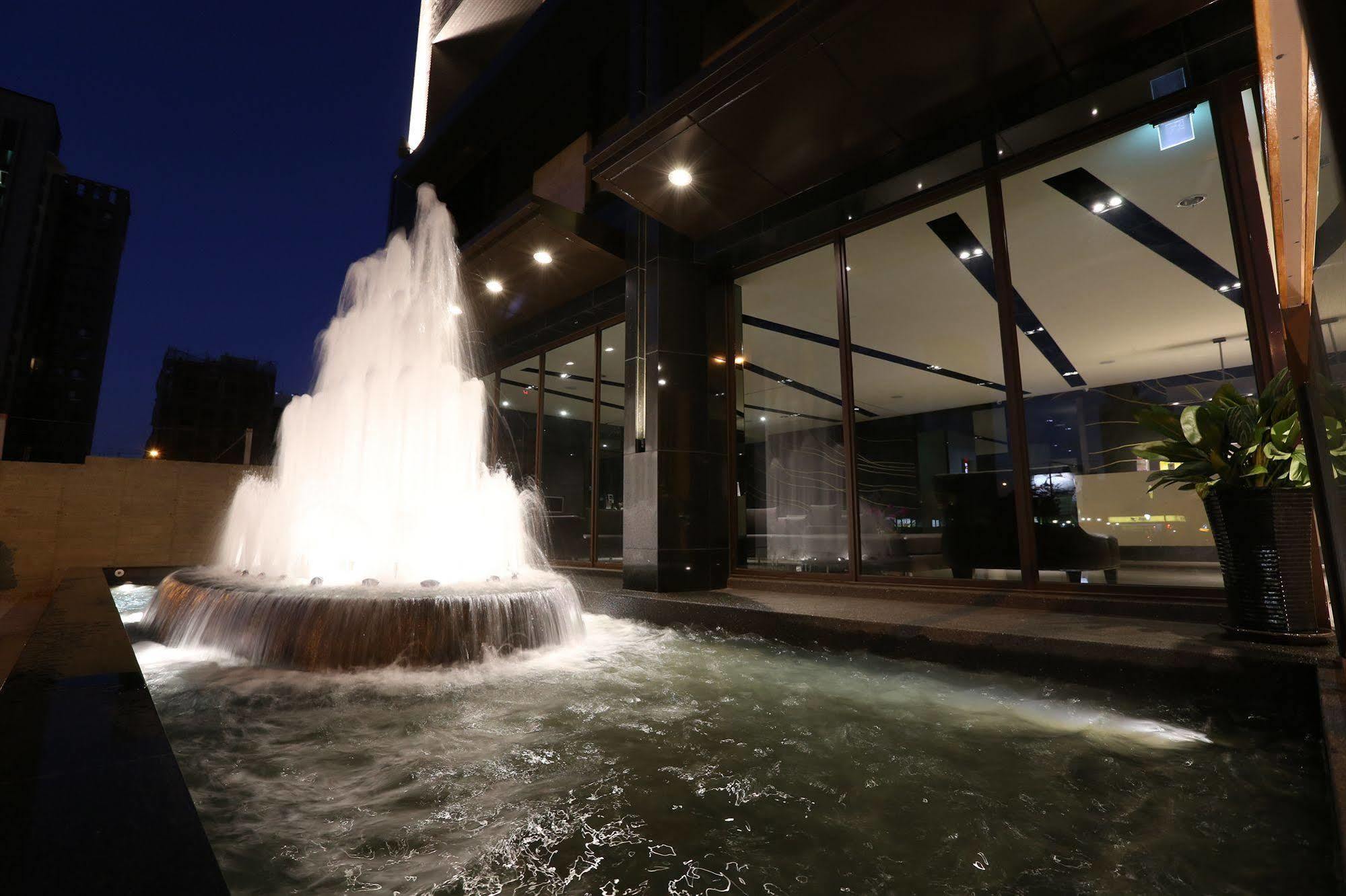 Kun Hotel Taichung Exterior photo