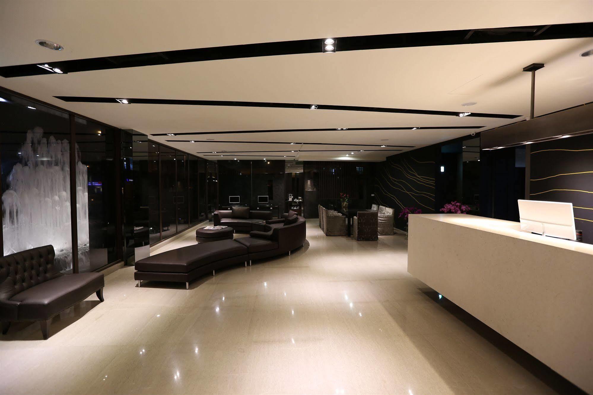 Kun Hotel Taichung Exterior photo