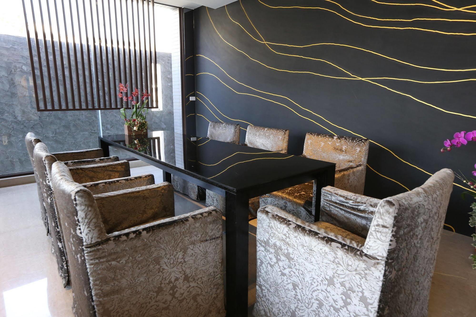 Kun Hotel Taichung Exterior photo