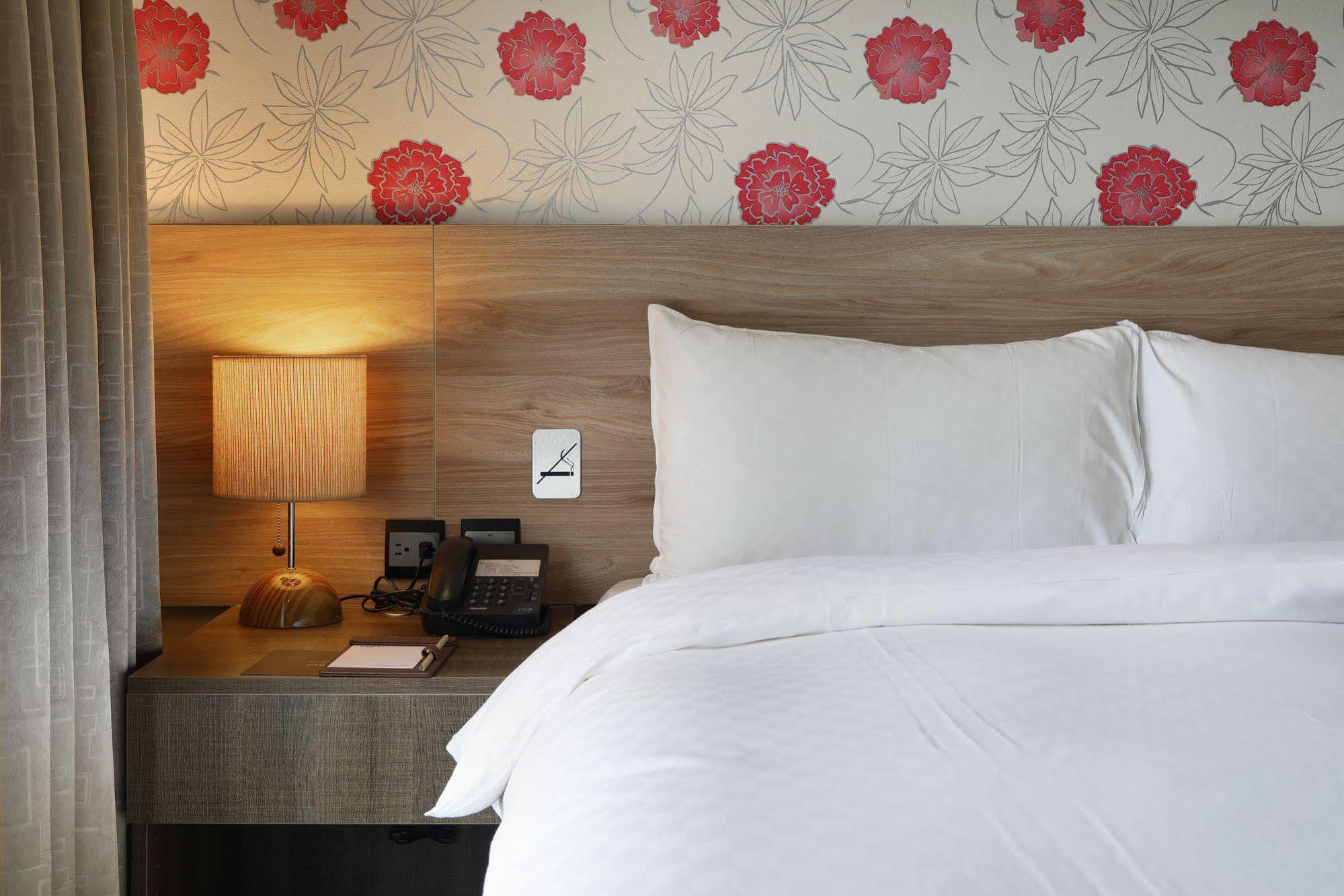Kun Hotel Taichung Exterior photo