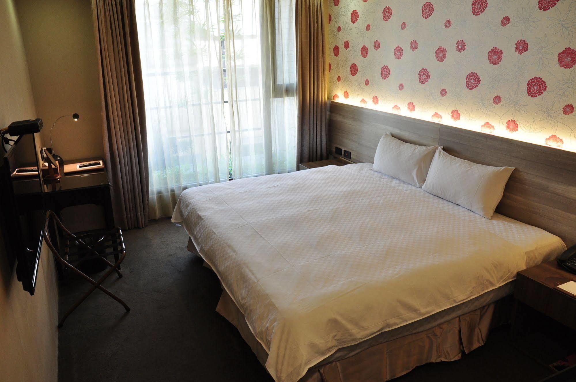 Kun Hotel Taichung Exterior photo