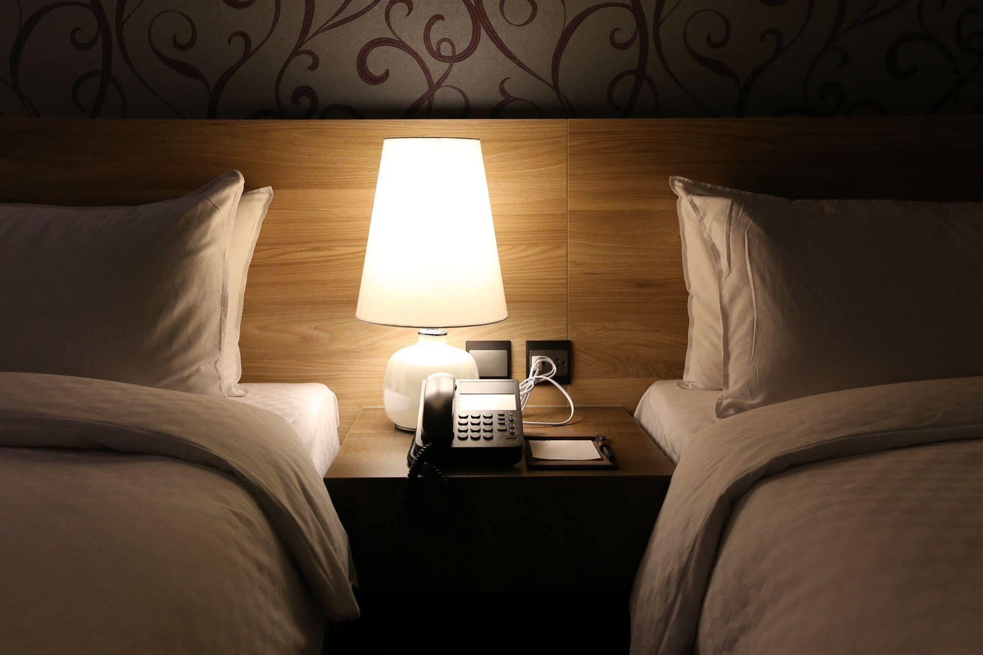 Kun Hotel Taichung Exterior photo