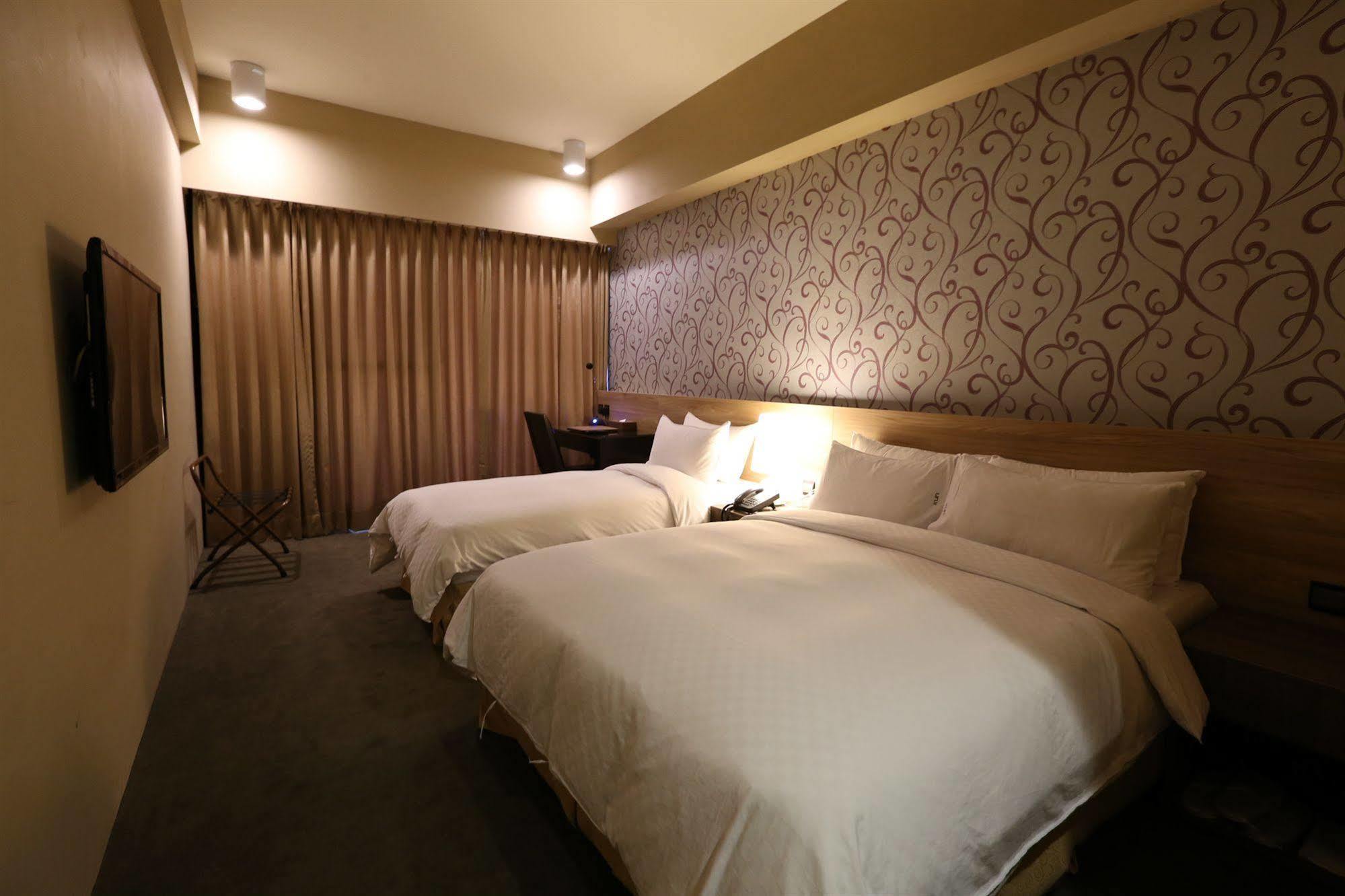 Kun Hotel Taichung Exterior photo