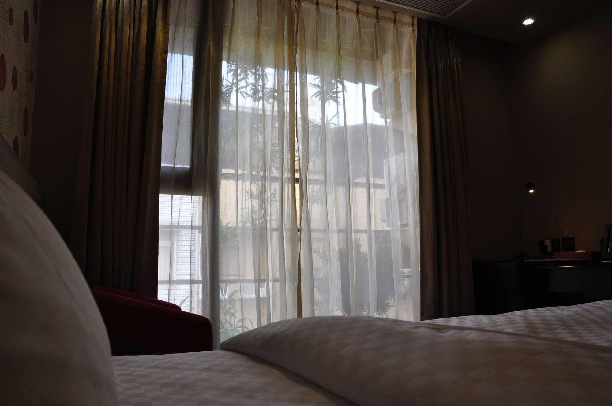 Kun Hotel Taichung Exterior photo