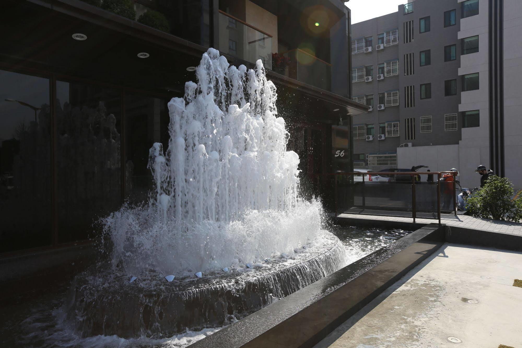 Kun Hotel Taichung Exterior photo