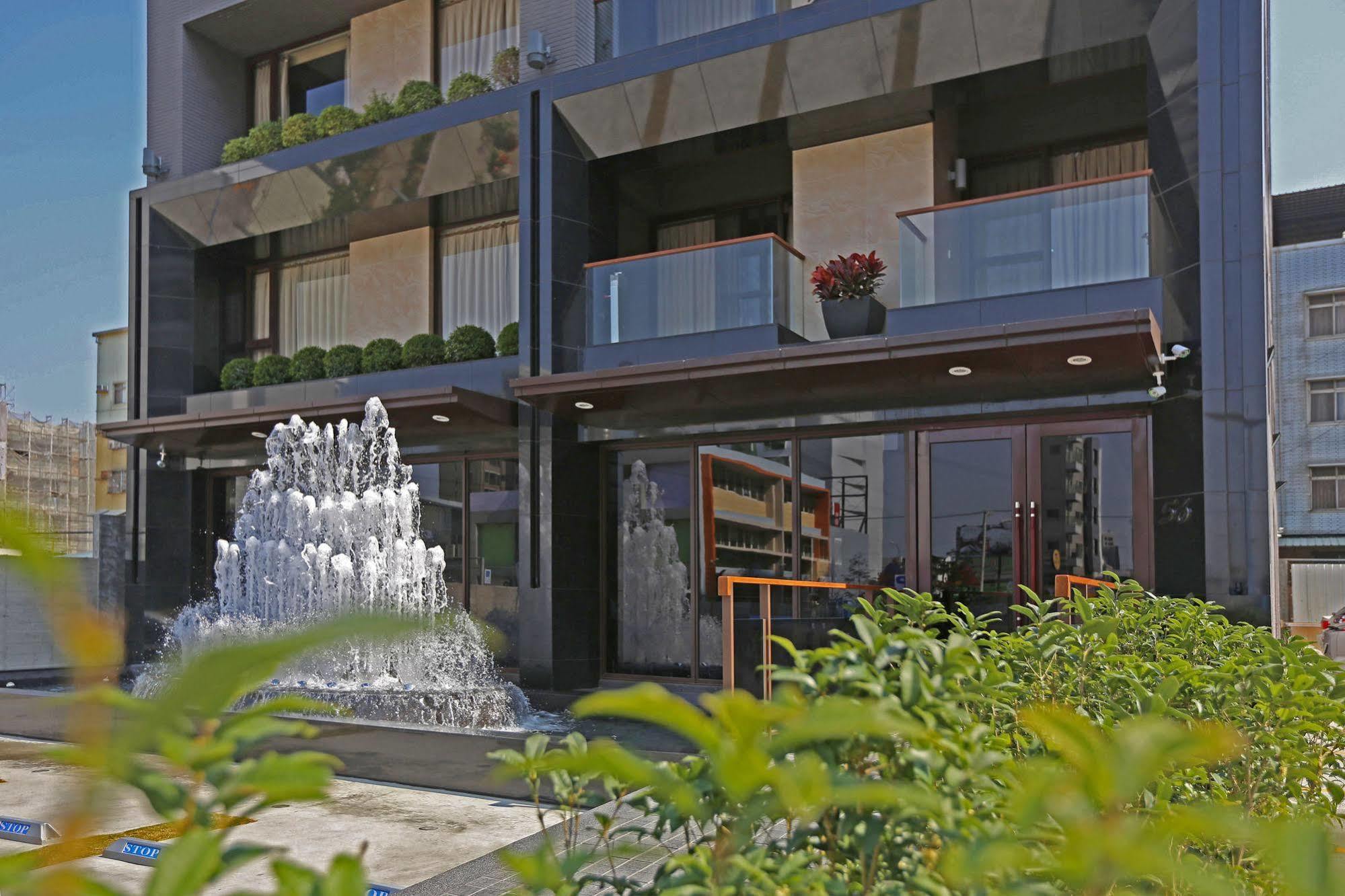 Kun Hotel Taichung Exterior photo