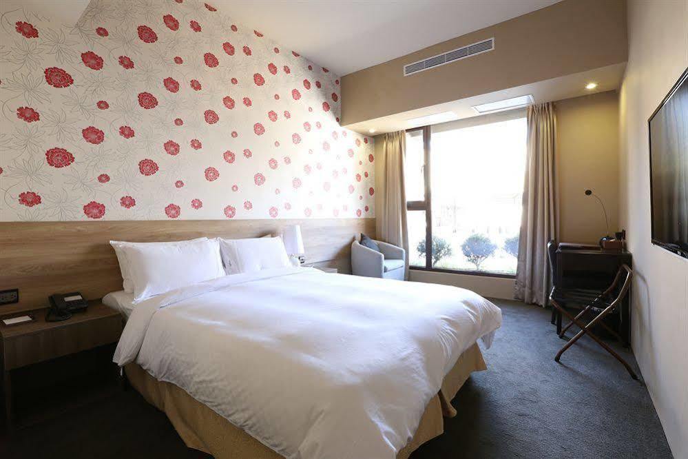 Kun Hotel Taichung Exterior photo