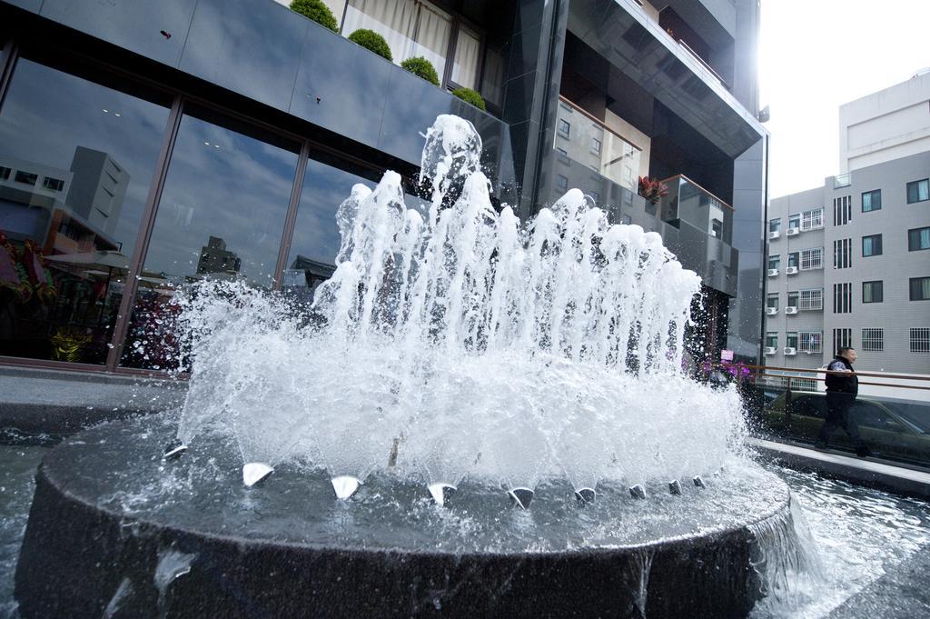 Kun Hotel Taichung Exterior photo
